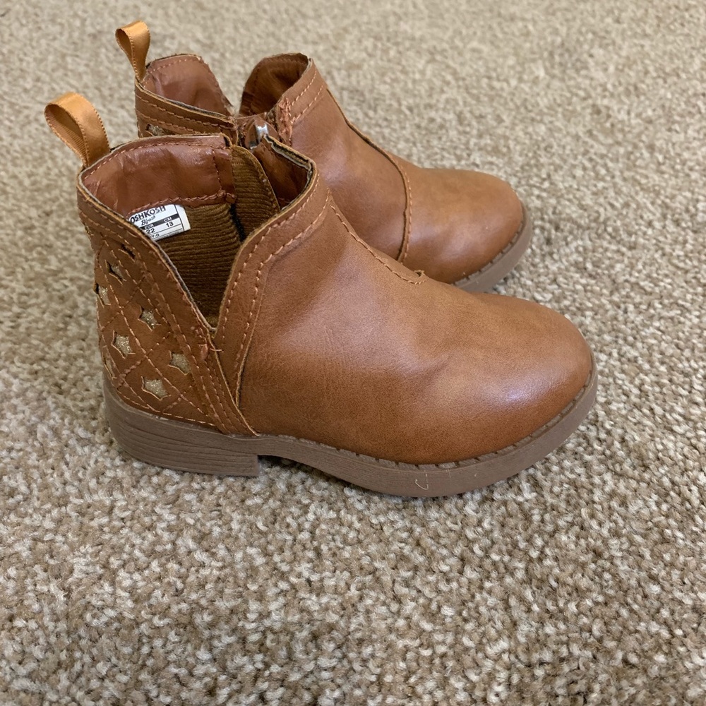 Brown toddler girl boots
